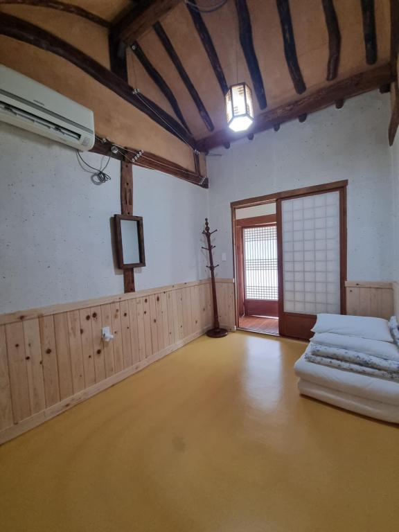 Voodi või voodid majutusasutuse Hanok Dream toas