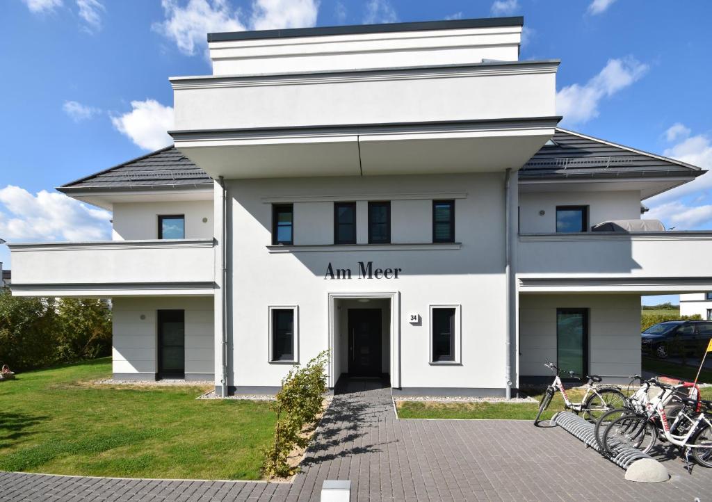 a white building with a sign that reads i am nicer at Fewo Baltic Dreams in Börgerende-Rethwisch