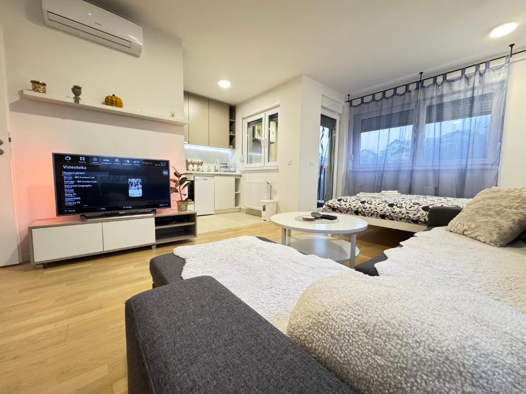 Телевизор и/или развлекательный центр в A&A Sarajevo