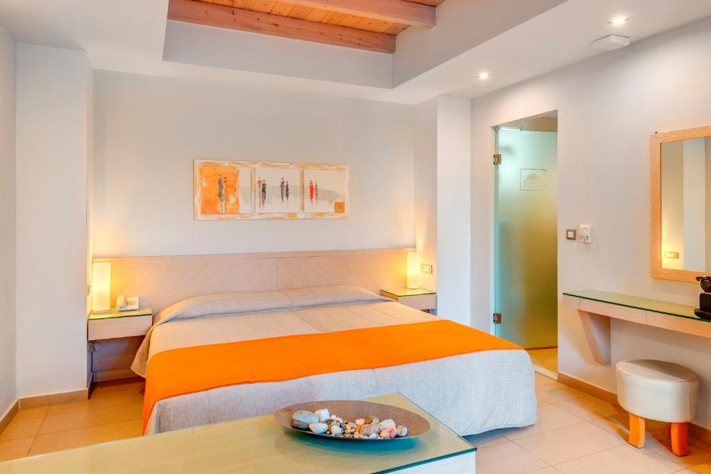 Nissaki Beach Hotel - 3