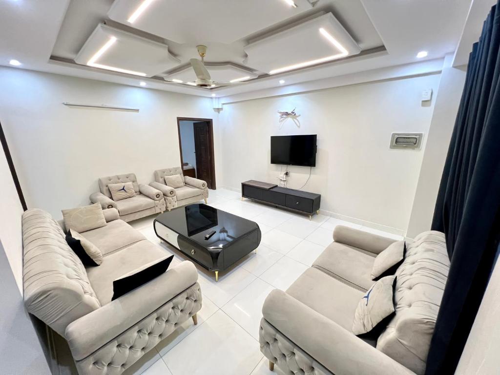 TV a/nebo společenská místnost v ubytování Luxury Apartment Guest House