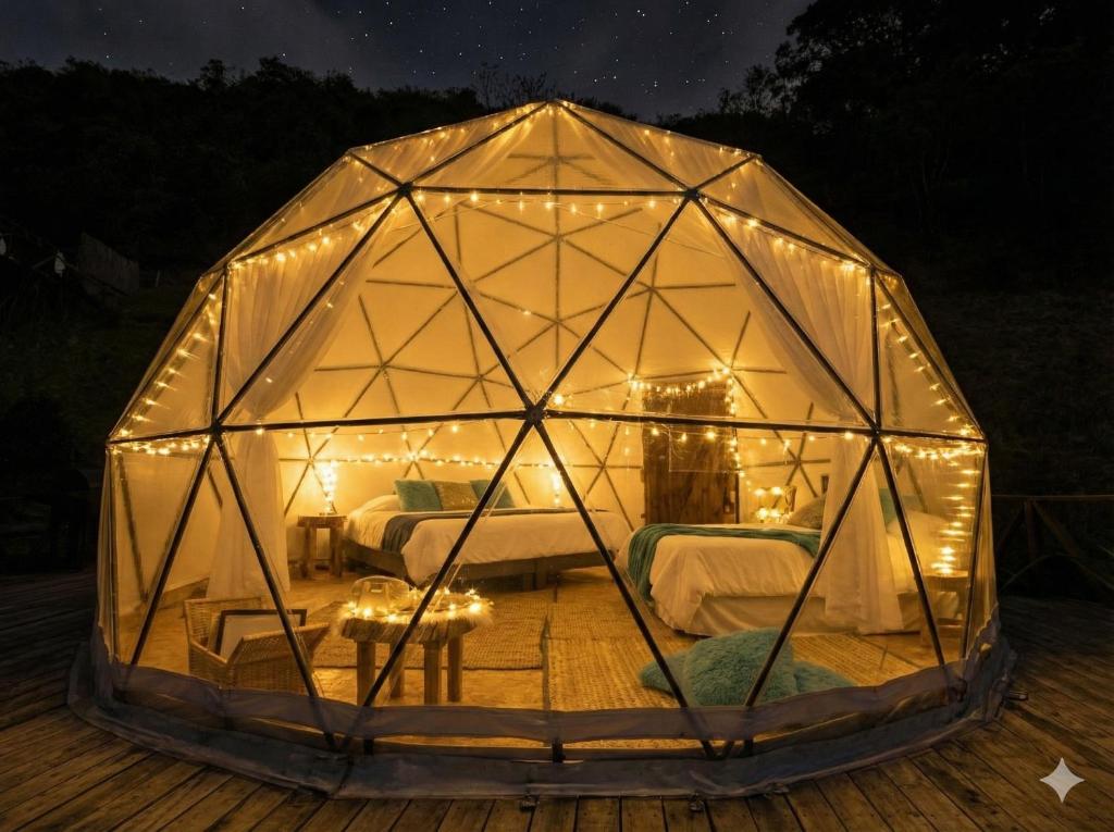 Патио или другая зона на открытом воздухе в Montemoral Family Glamping Naturaleza Aventura y Vista a la Montaña