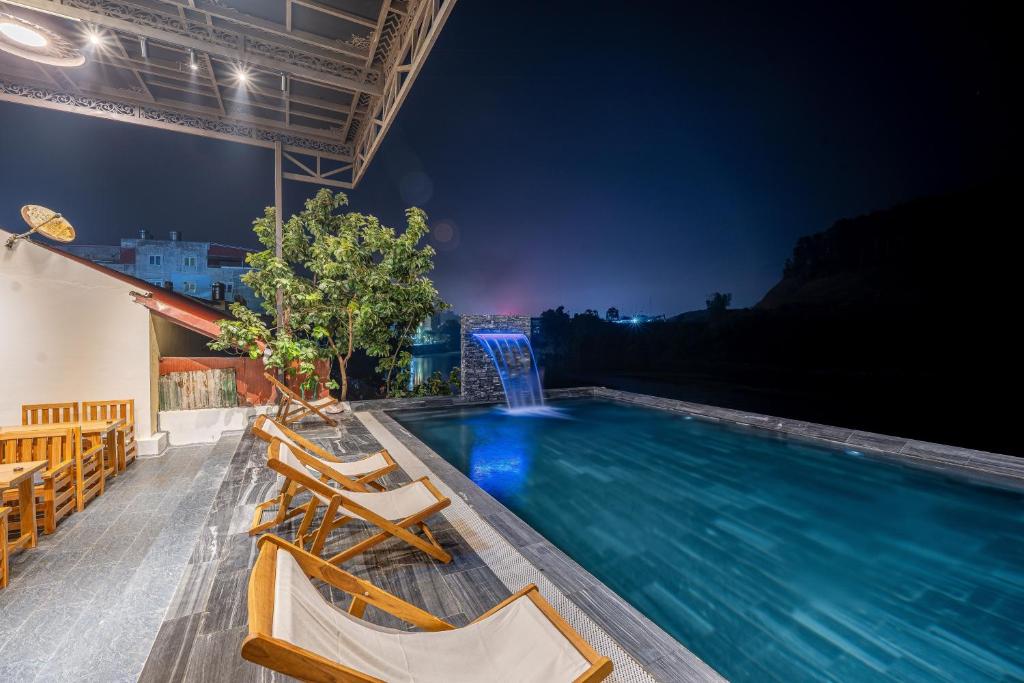 Swimmingpoolen hos eller tæt på Odyssey Hotel 2, Tours & Motorbikes Rental