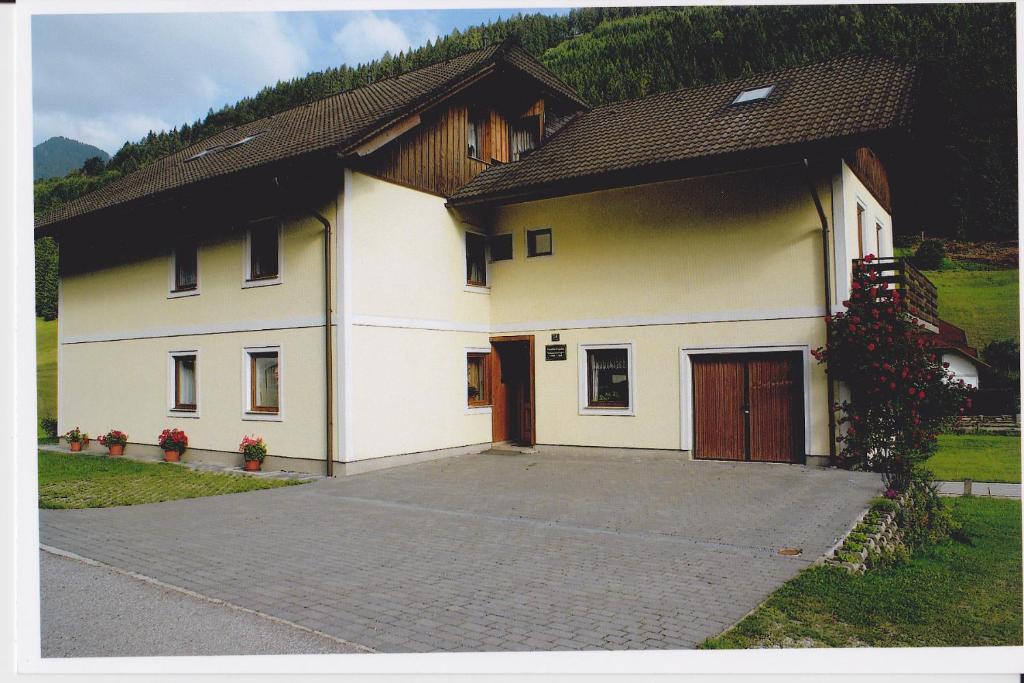 a large white building with a garage at Ferienwohnung Kupfer in Göstling an der Ybbs