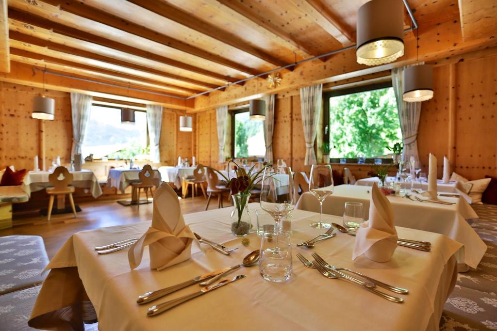 Restaurace v ubytování Hotel & Chalets Edelweiss