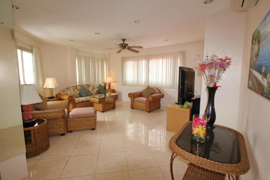 
Luxury One-Bedroom Apartment with Spa Bath 
