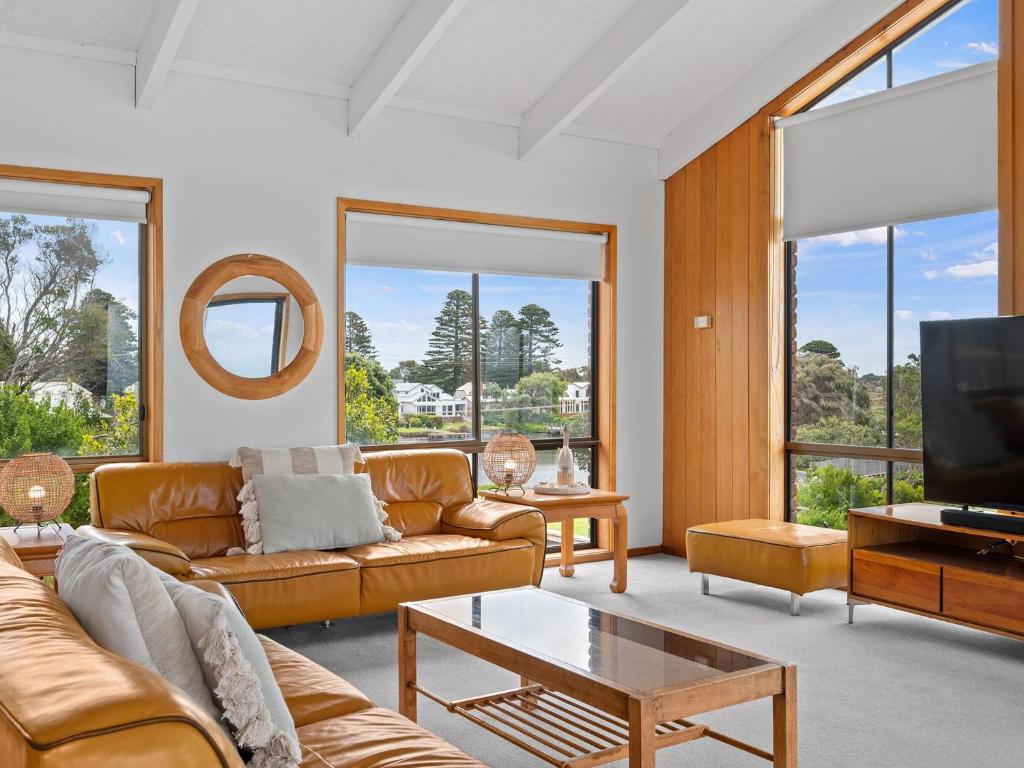 TV a/nebo společenská místnost v ubytování Beachfront