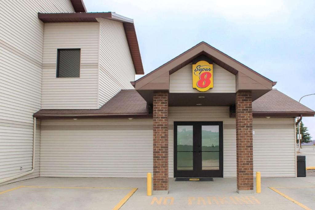 a fast food restaurant with a no lunch sign on it at Super 8 by Wyndham Williston ND in Williston