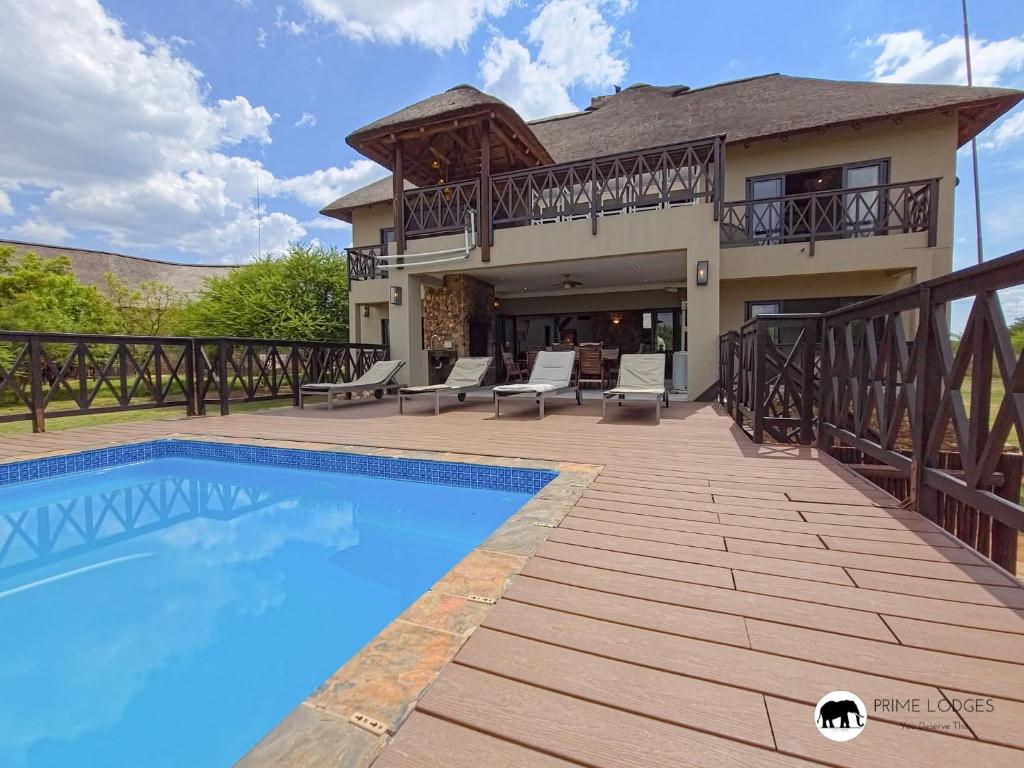 Swimmingpoolen hos eller tæt på Mufasa's Den Zebula