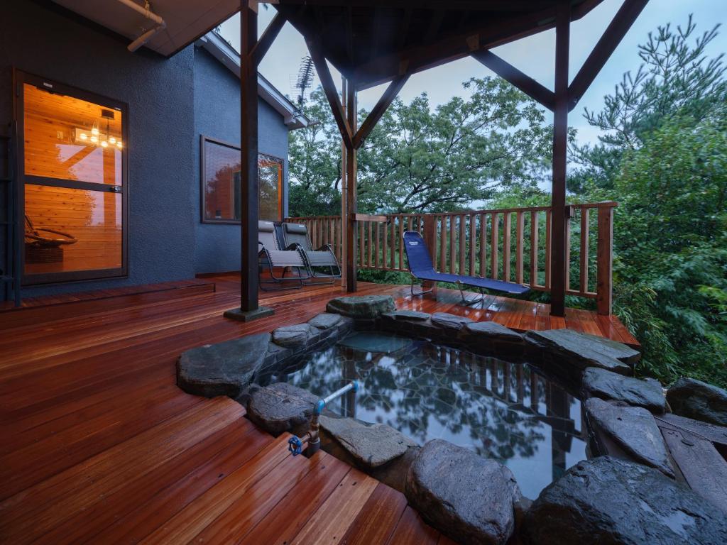 Μπαλκόνι ή βεράντα στο 熱海絶景温泉宿 kintsugi 宙