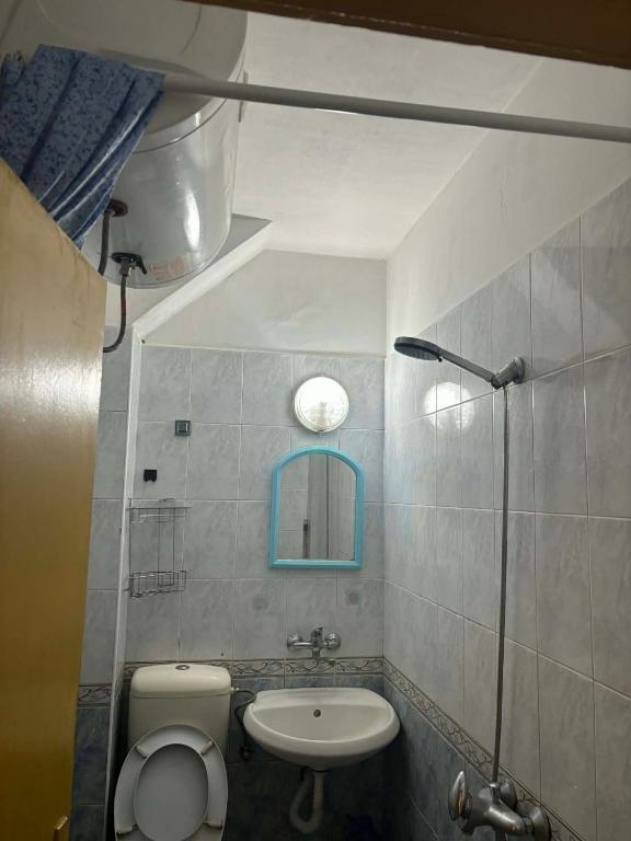 Ένα μπάνιο στο CVETI Haus