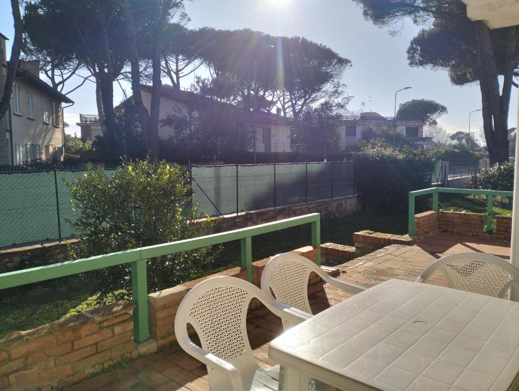 Фотография из галереи Villa Eusepia, di fronte alla spiaggia di Tirrenia в Тиррении