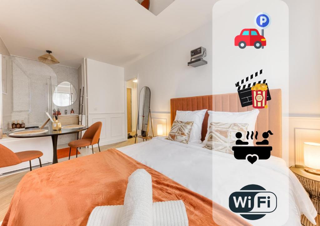 ein Schlafzimmer mit Bett und ein Esszimmer in der Unterkunft Sienna Velvet Room - Balneo & Cinema - Ligne 9 in Montreuil