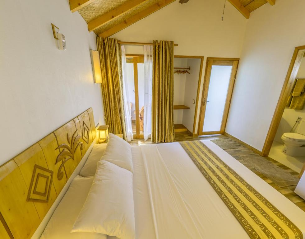 Postel nebo postele na pokoji v ubytování Ameera Maldives