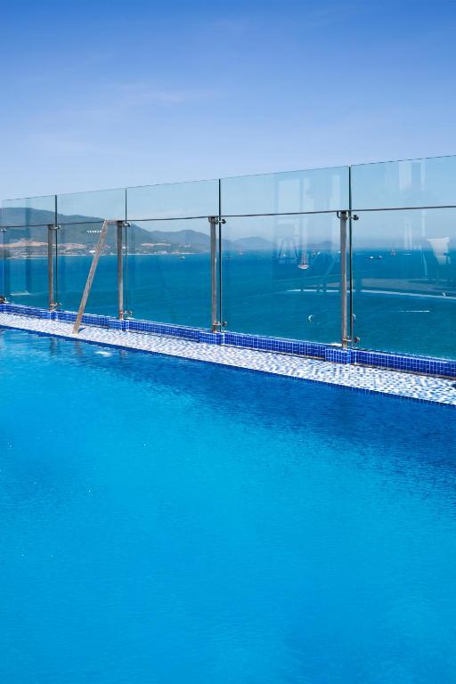 Hồ bơi trong/gần Venue Hotel Nha Trang Beach