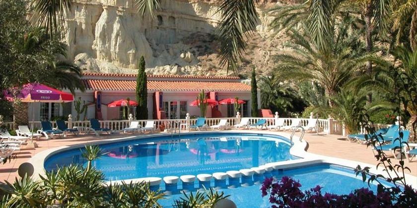 Bazén v ubytování Apartamentos Oasis de las Palmeras nebo v jeho okolí