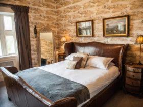 Postel nebo postele na pokoji v ubytování Mitton Hall Hotel