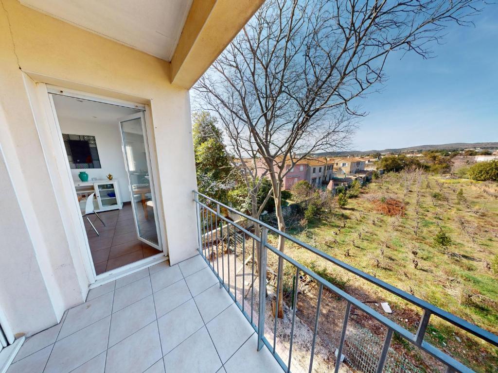 Balkón nebo terasa v ubytování Frontignan : Appartement 2 pièces avec terrasse, parking, proche plage et commerces - FR-1-785-5