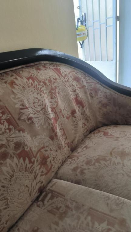 a close up of a brown couch with a pattern at Shen kus to in Quy Nhon
