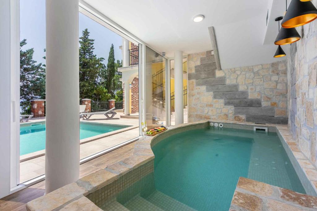Apartments with Pool in Novi Vinodolski 39520