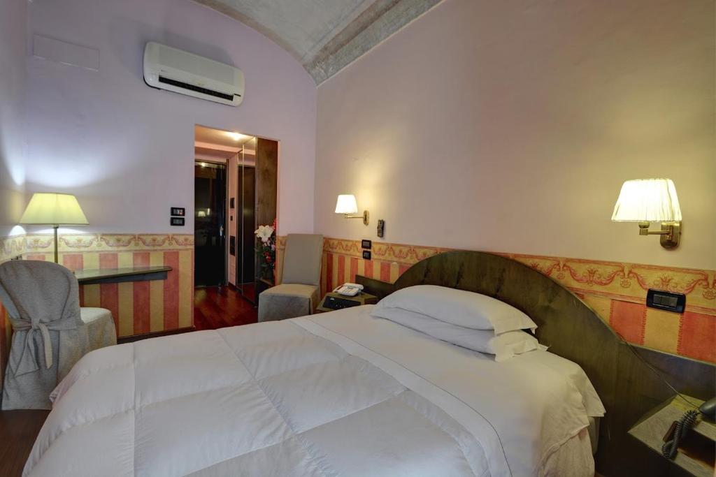 Postel nebo postele na pokoji v ubytování Hotel Due Mondi