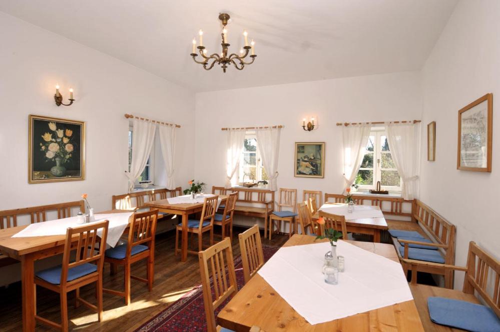Restauracja lub miejsce do jedzenia w obiekcie Stoffbauer GmbH
