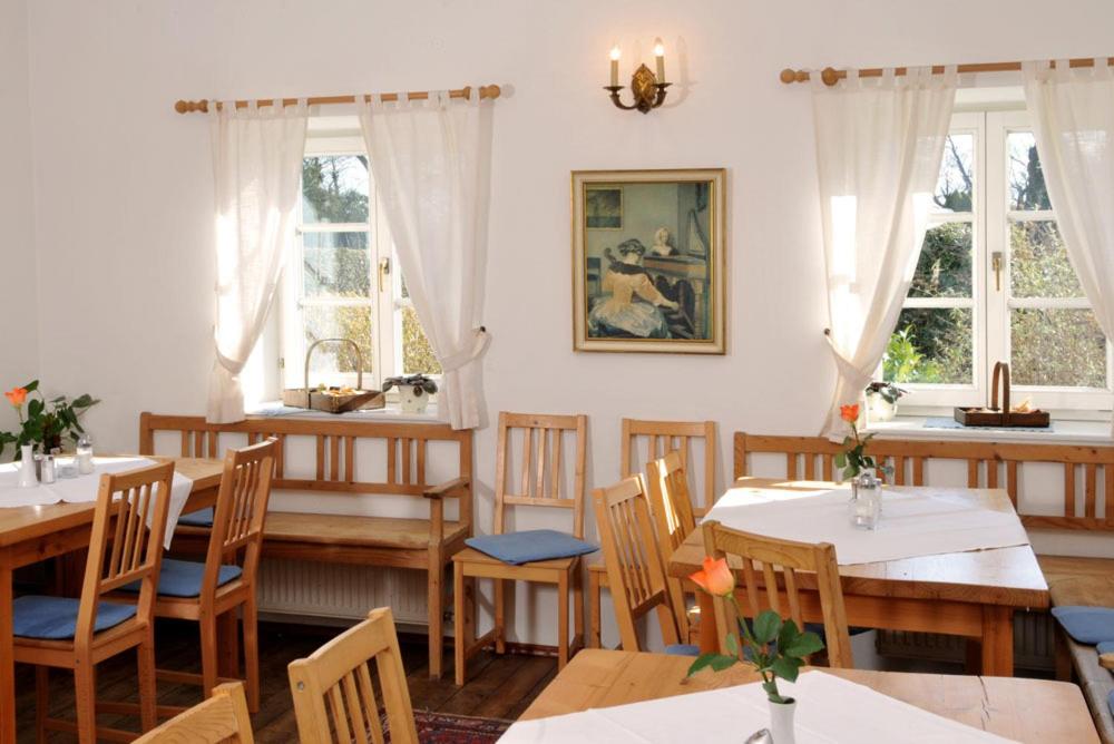 Restauracja lub miejsce do jedzenia w obiekcie Stoffbauer GmbH