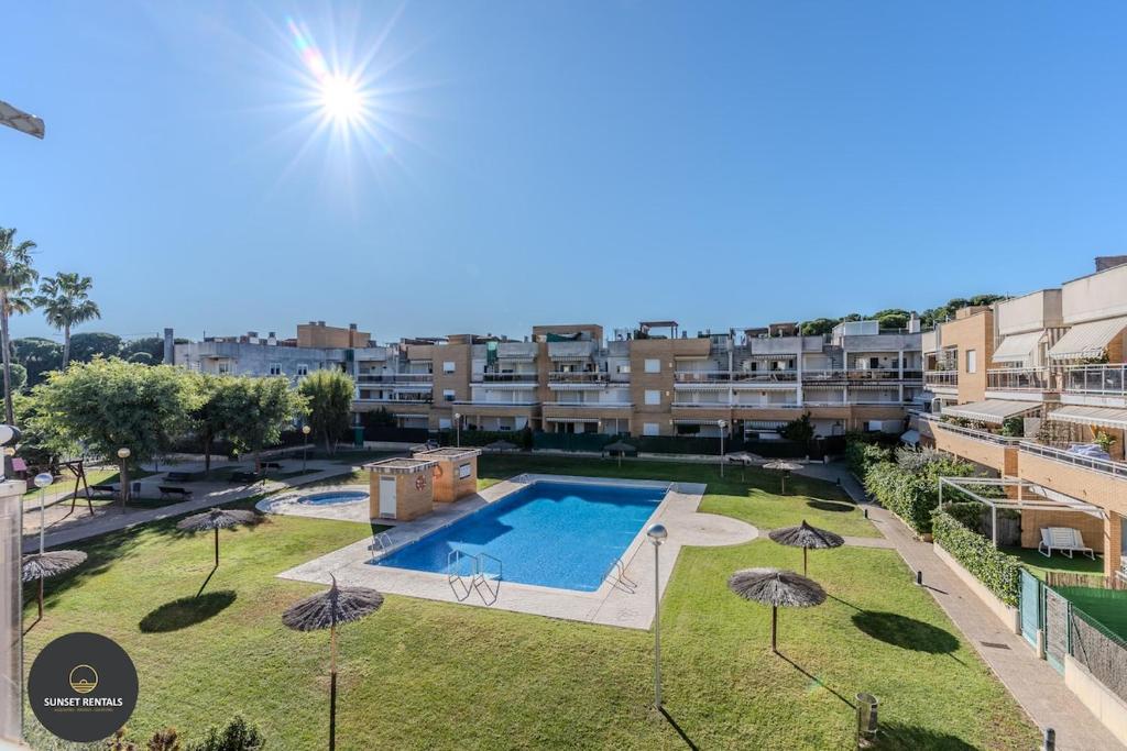 Ático con Terraza + Piscina + Parking Privado Cubierto by Sunset Rentals (Tamarit)