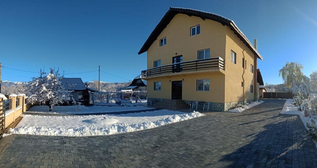 Galeriebild der Unterkunft Pensiunea Maria-Mihaela in Bumbesti Pitic