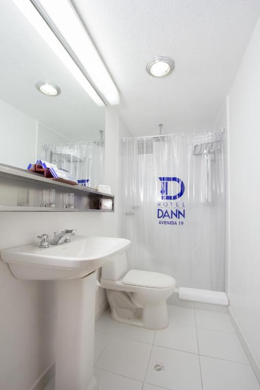 Koupelna v ubytování Hotel Dann Av. 19