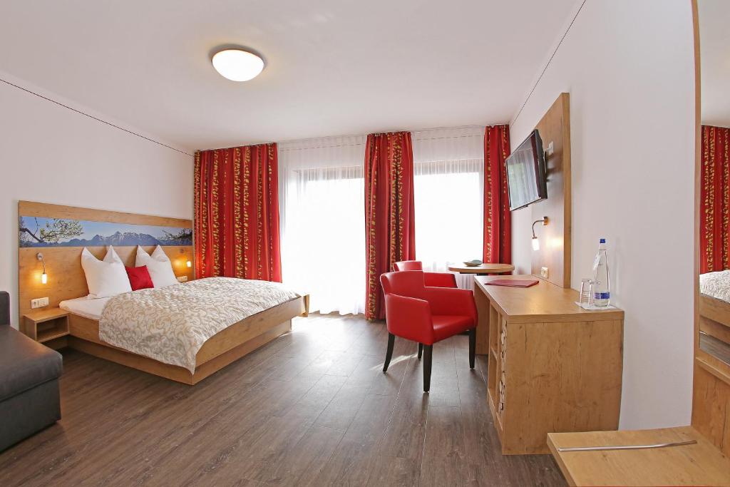 Postel nebo postele na pokoji v ubytování Hotel Seiserhof & Seiseralm