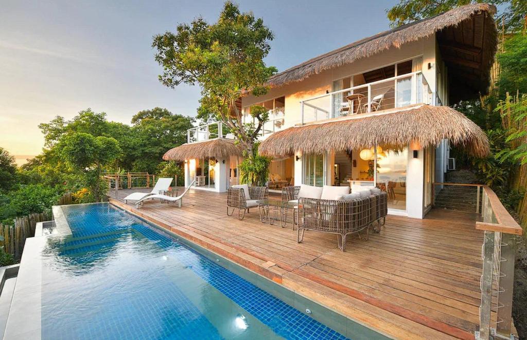 La alberca dentro o cerca de Spectacular view overlooking the famous Boracay white beach !