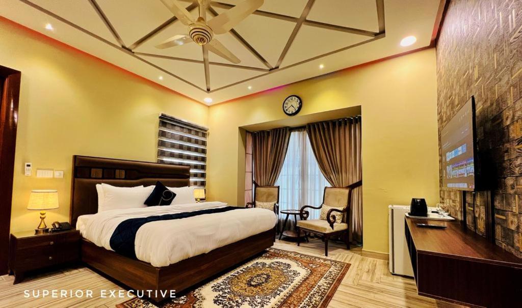 En eller flere senge i et værelse på Huamin Well Hotel E-7