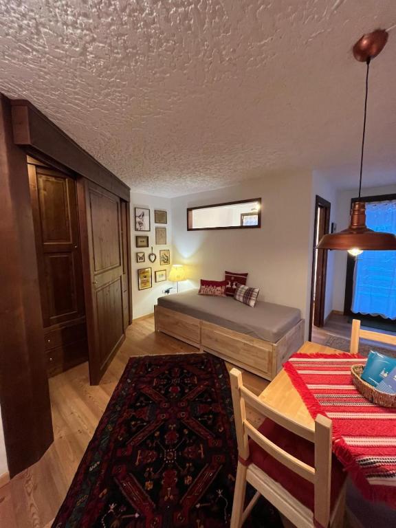 a bedroom with a bed and a table and a dining room at Casa Lilly in Folgarida