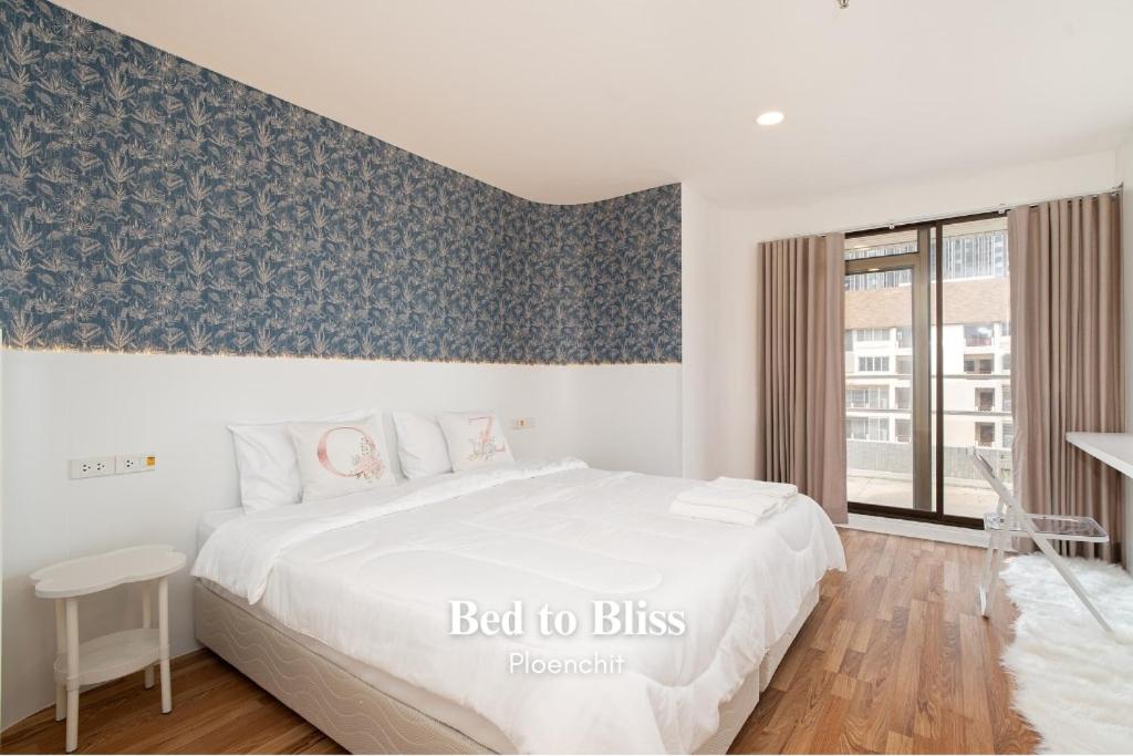 Кровать или кровати в номере Elegant King BR Apt Bathtub, BTS Central BKK BTB8