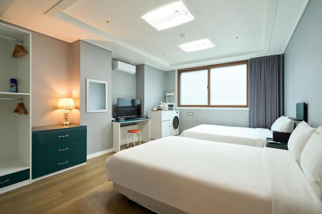 Postel nebo postele na pokoji v ubytování 영등포 브이아이피 호텔