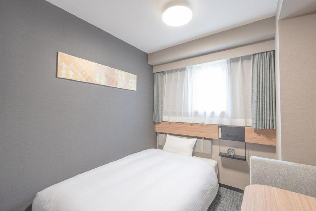 Postel nebo postele na pokoji v ubytování R&B HOTEL NAGOYA SAKAE HIGASHI - Vacation STAY 40513v