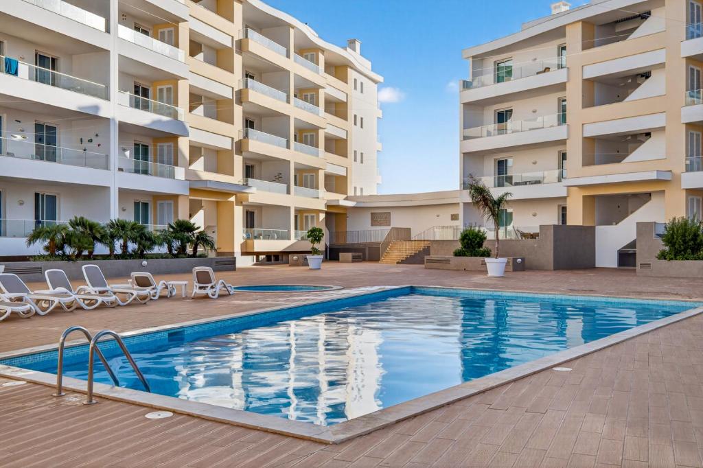 Πισίνα στο ή κοντά στο Penthouse by the Marina