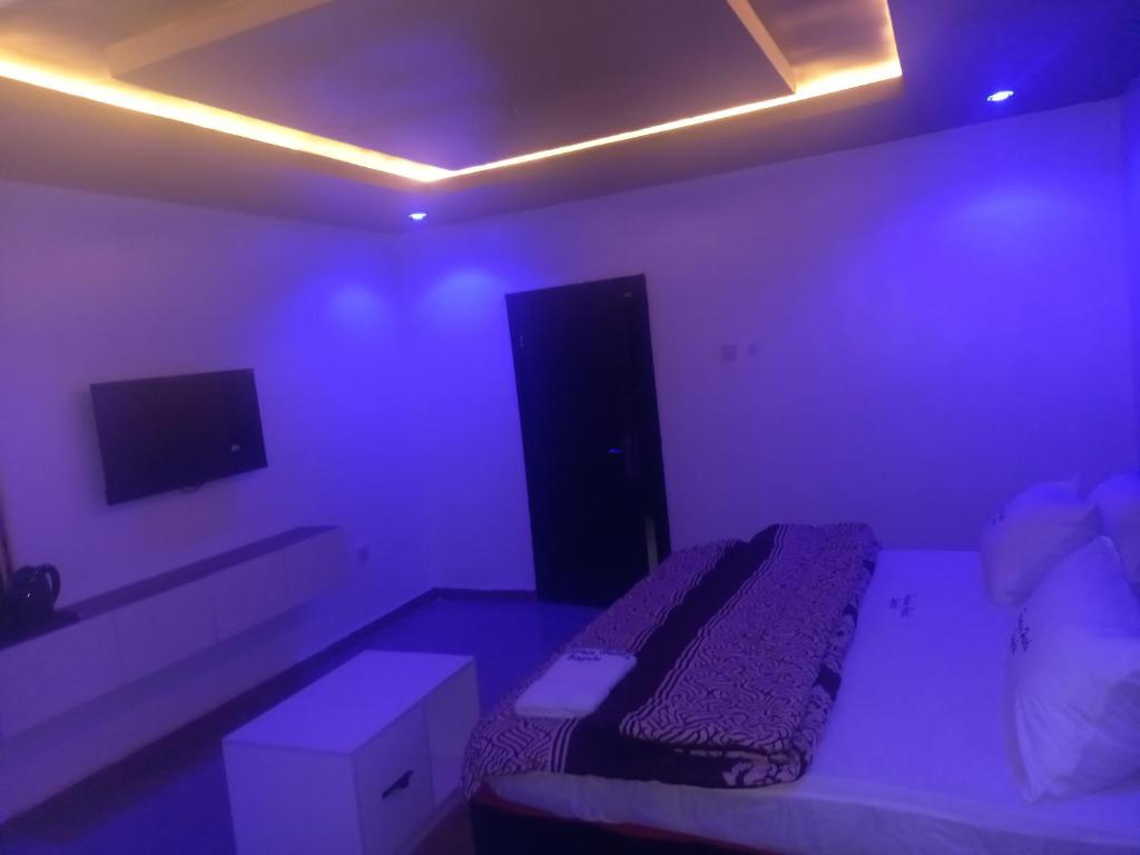 Un televizor și/sau centru de divertisment la Fountain Hotels & Events