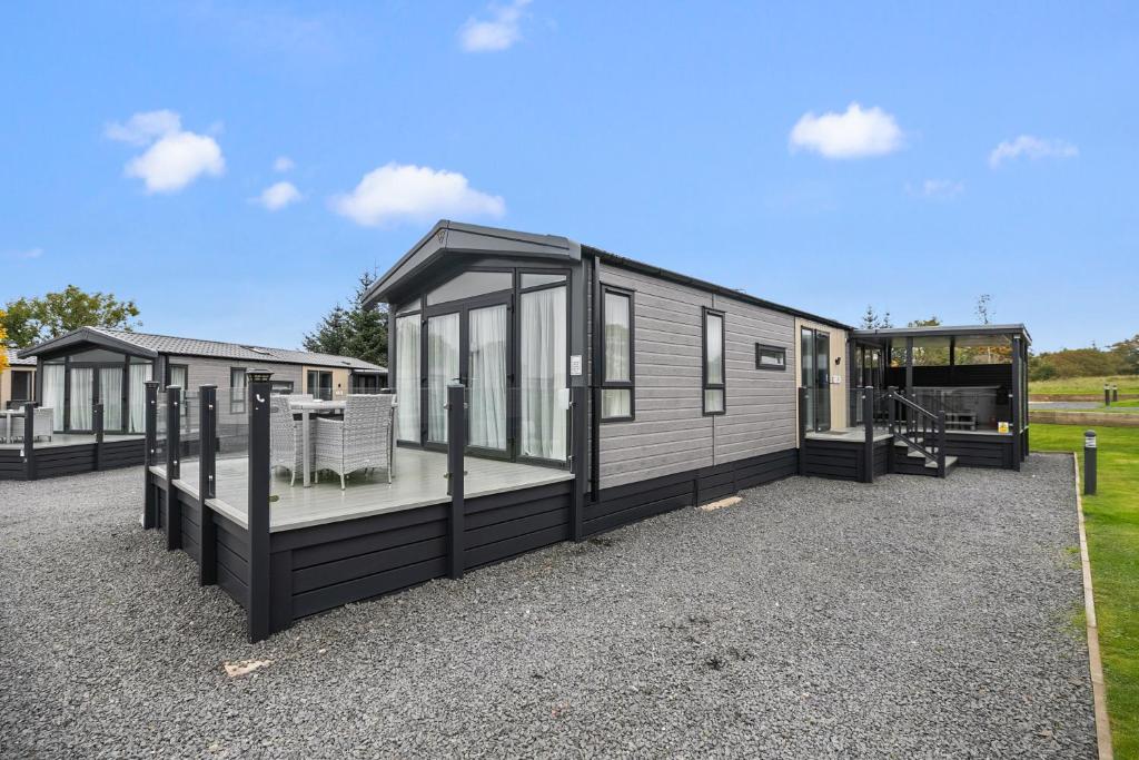 Arranview Lochside Pods & Lodges all with private Hot-tubs - 