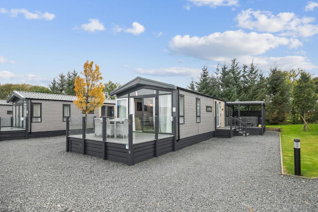 Arranview Lochside Pods & Lodges all with private Hot-tubs - 