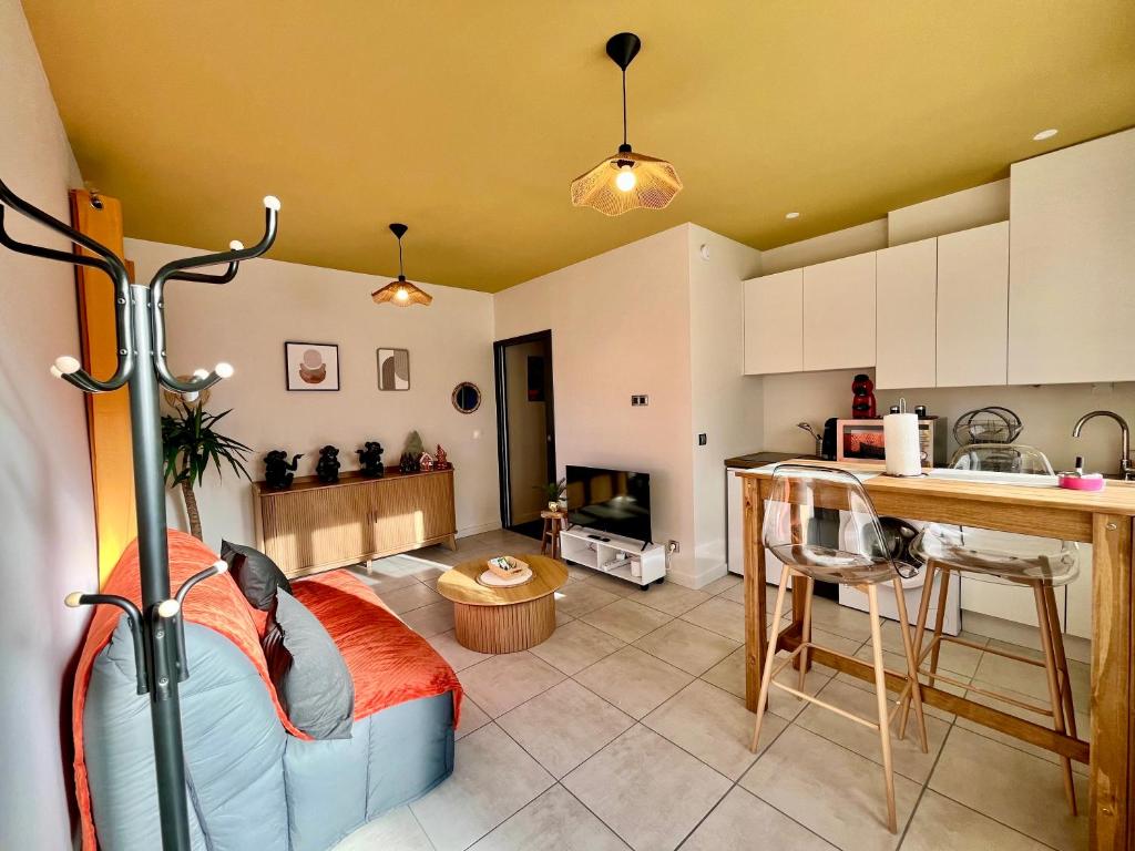 Kuchyň nebo kuchyňský kout v ubytování Gîte avec Terrasse et parking privé