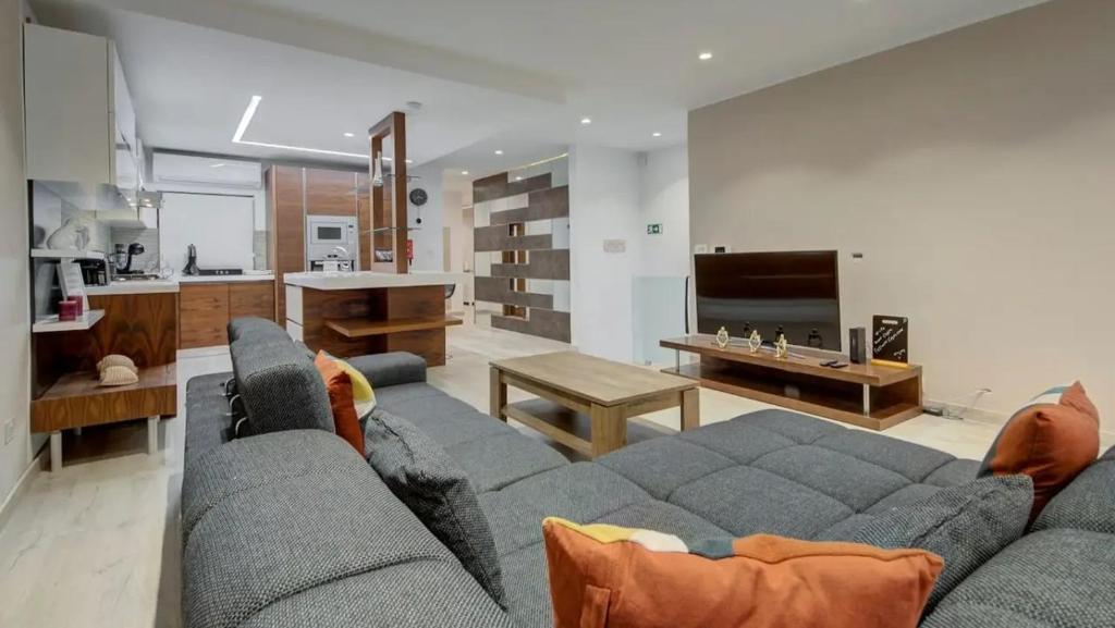 Posezení v ubytování Shanti - a Luxury 3BR House with Rooftop Terrace