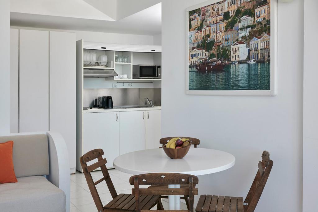 Epsilon Hotel Apartments - 3