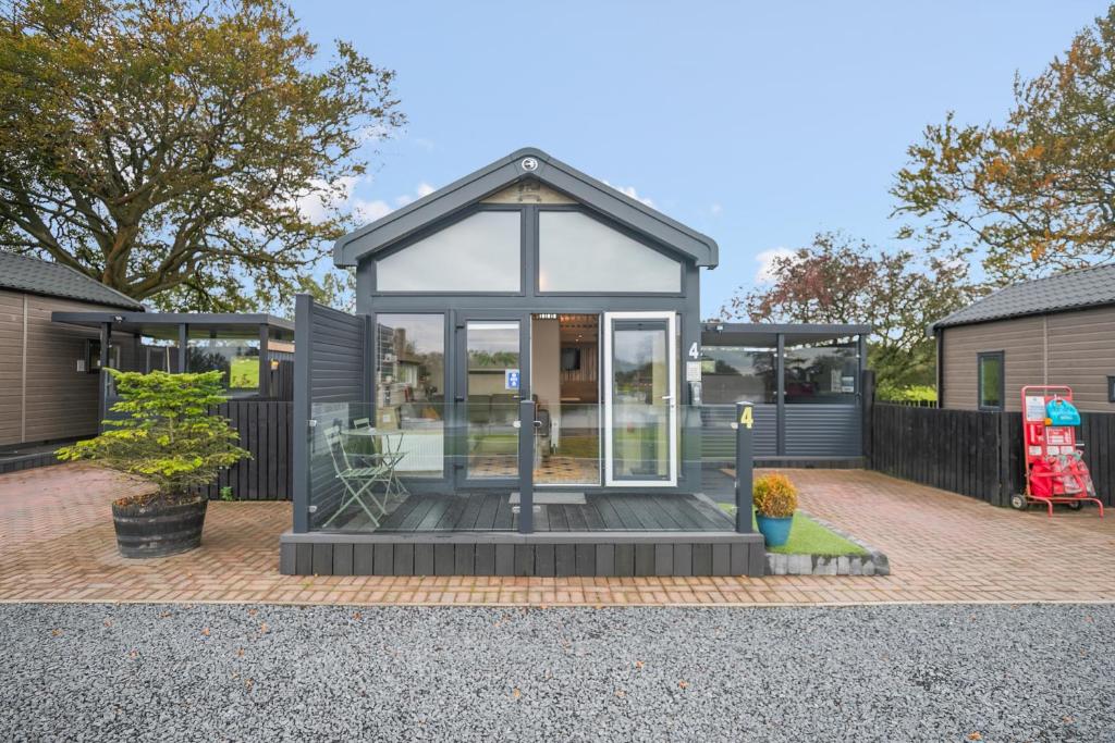 Arranview Lochside Pods & Lodges all with private Hot-tubs - 