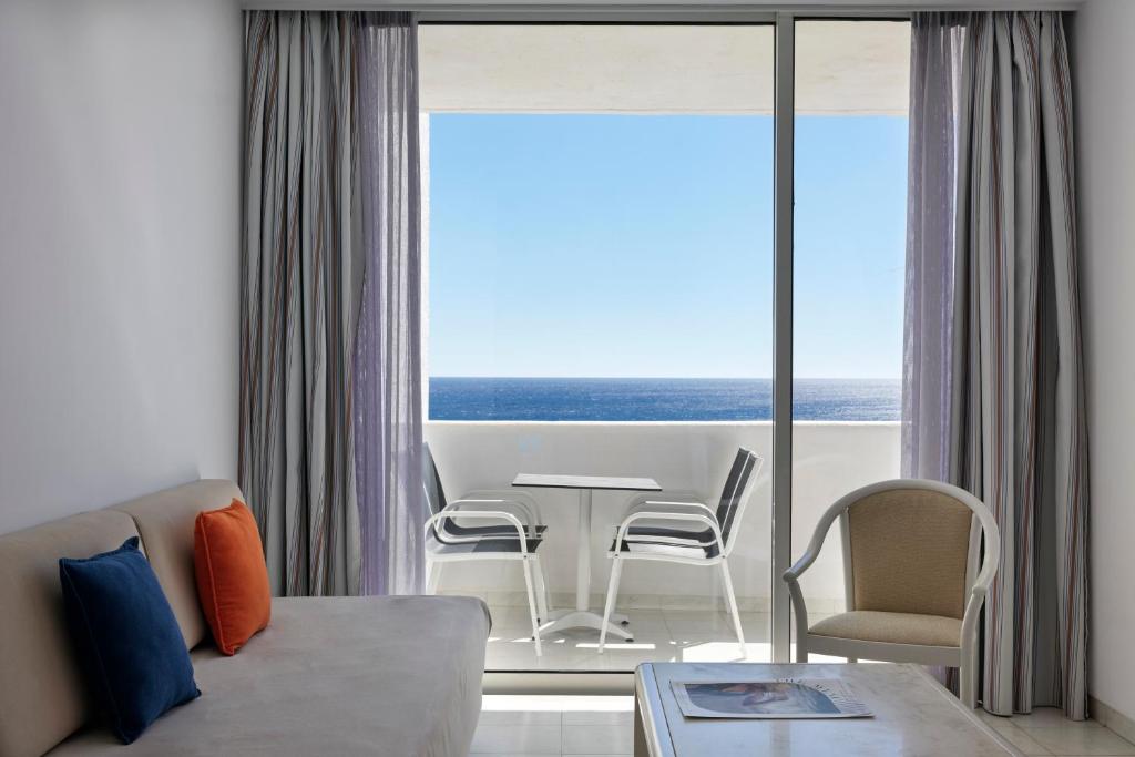 Epsilon Hotel Apartments - 16