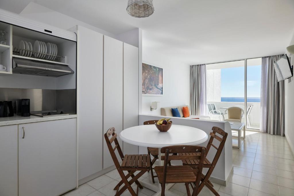 Epsilon Hotel Apartments - 17