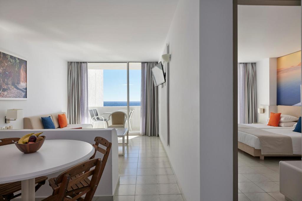 Epsilon Hotel Apartments - 18