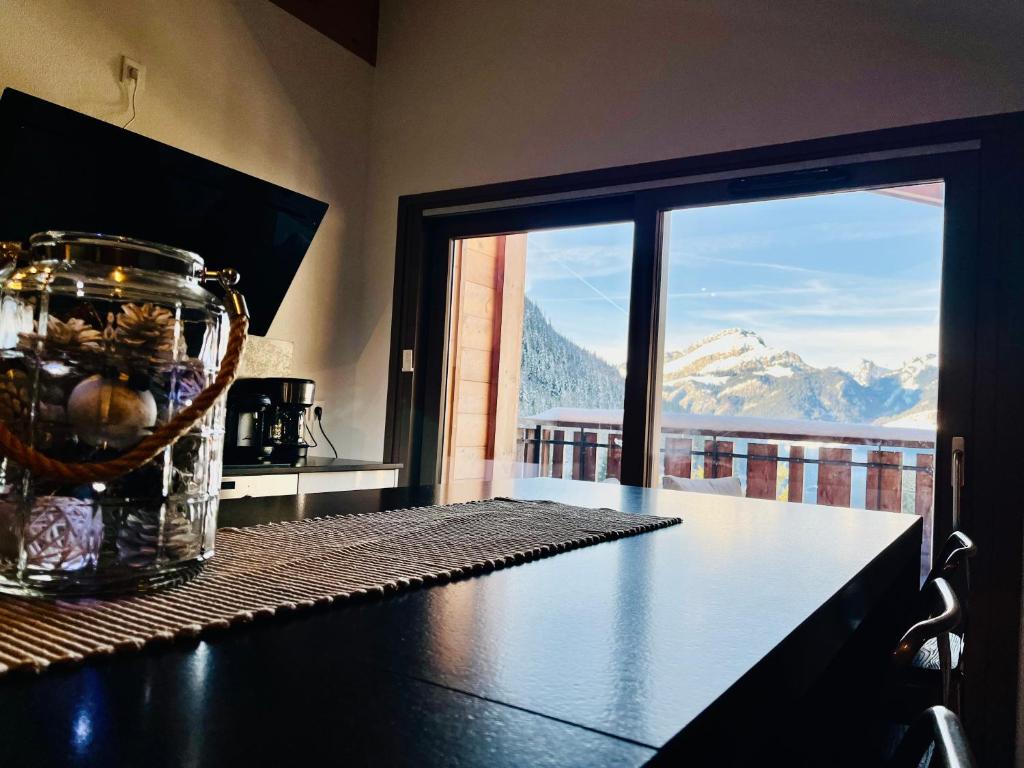 Общий вид на горы или вид на горы из апарт-отеля