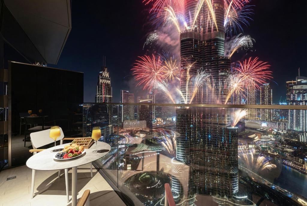 Nespecifikovaný výhled na destinaci Dubaj nebo výhled na město při pohledu z apartmánu